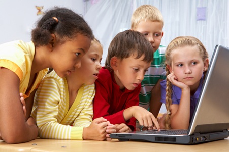kids on computer 