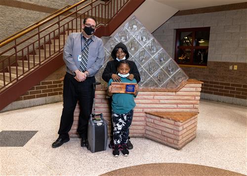 Photo of Gloreazja Keyes-Richardson and family